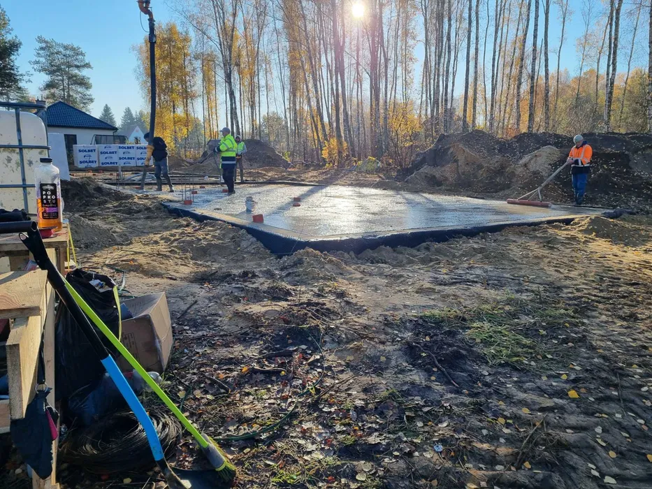 Ściany w trakcie wznoszenia